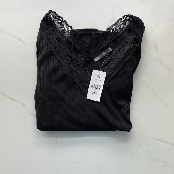 Black long sleeve tight top w lace - Picture 4 of 4